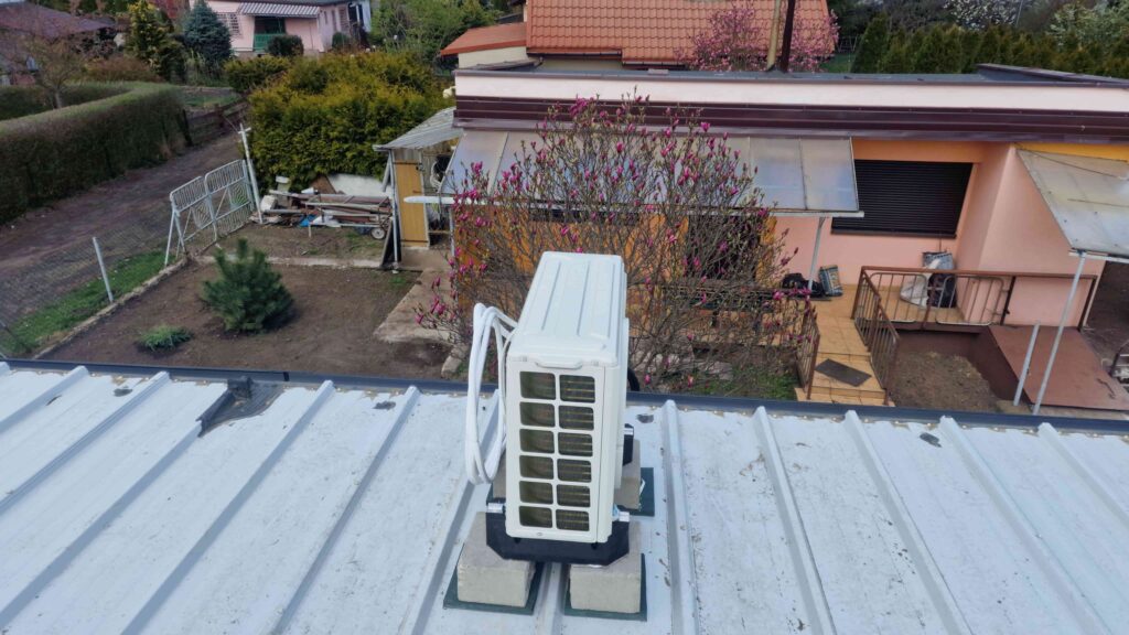 montaż klimatyzacji na domku kontenerowym na ROD w Dąbrowie Górniczej