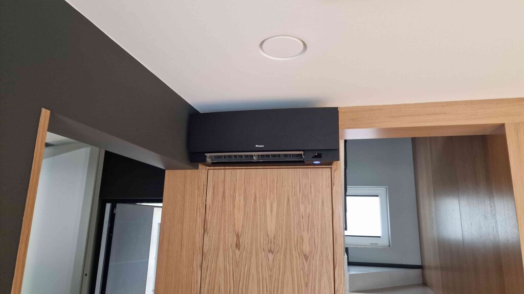 Montaż klimatyzacji Emura Daikin w szeregówce w Gliwicach