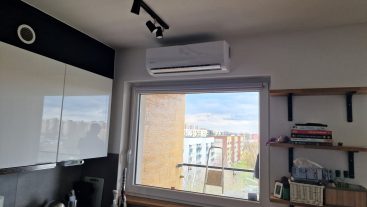Montaż klimatyzatora ściennego w pokoju