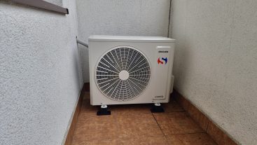 20230213_113705 Montaż klimatyzatora zewnętrznego Sinclair Marvin na balkonie.